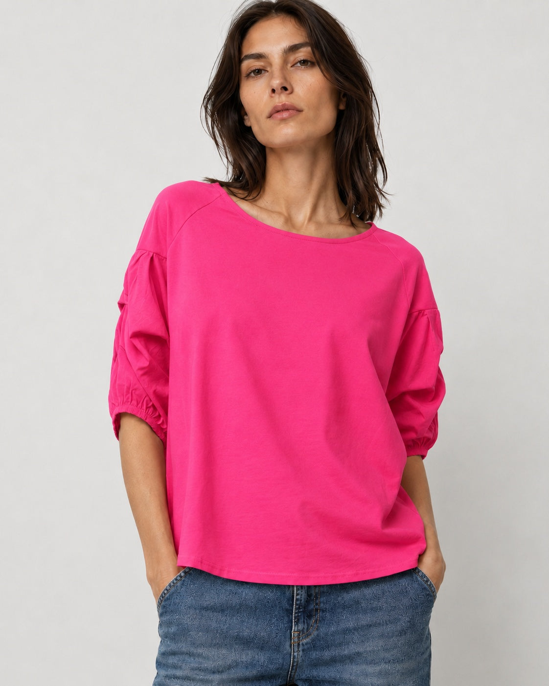 Tricou lila lejer din jerse cu inserții mătăsoase, vedere frontală. All Above Boutique.