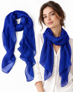 Eșarfă transparentă albastru indigo, purtată lejer la gât - All Above Boutique
