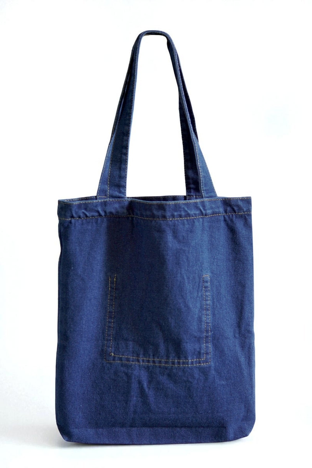 Tote bag simplu din bumbac bleumarin, vedere din spate, cu buzunar aplicat.