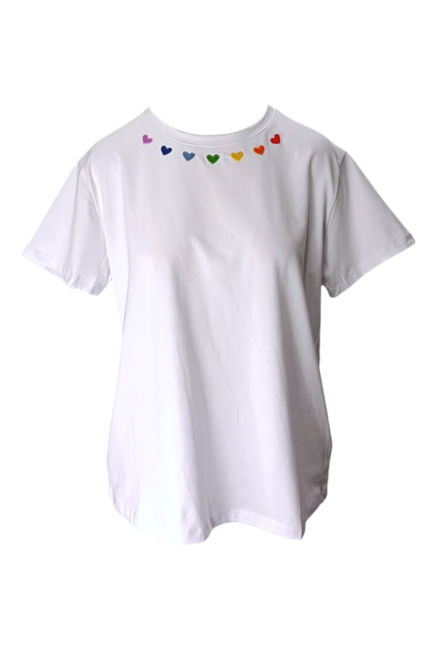 Tricou alb cu croială lejeră și inimioare brodate în culorile curcubeului pe gulerul rotund