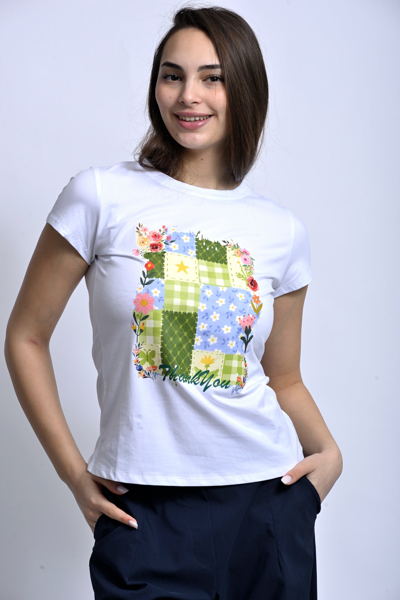 Tricou alb damă cu print colorat, vedere laterală