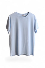 Tricou bleu deschis cu mâneci scurte, material moale și lejer