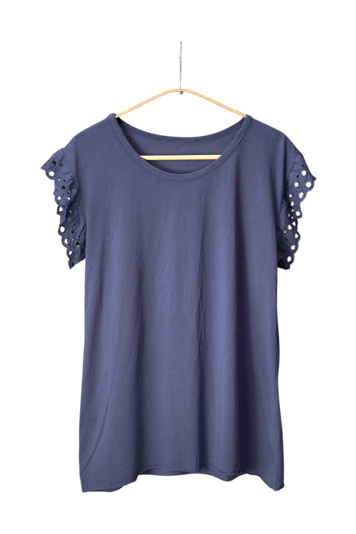 Tricou bleumarin cu mâneci scurte din dantelă perforată și croială dreaptă