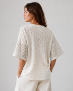 Tricou cu textură macramé, buzunar și detaliu foil, detaliu