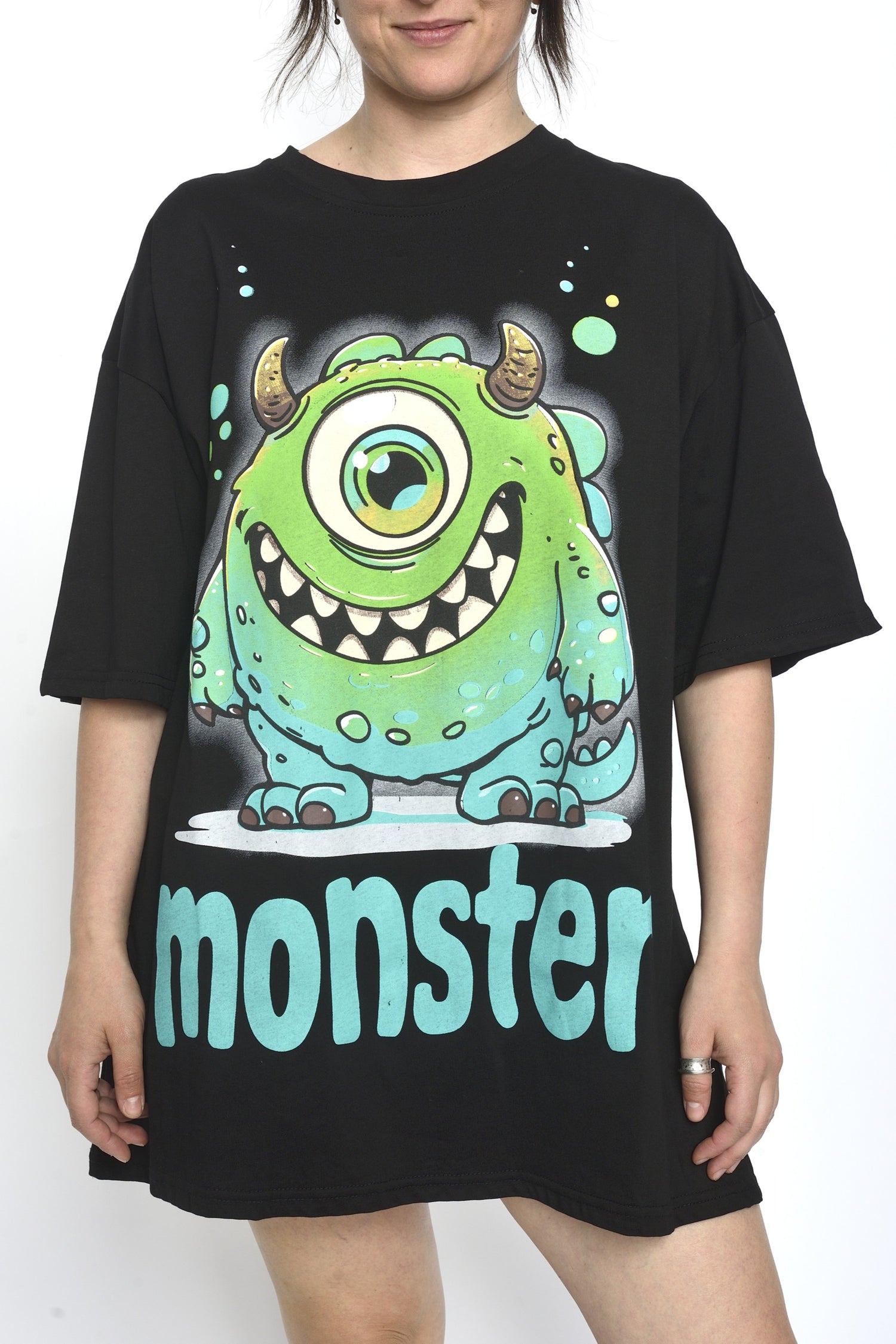  Tricou negru oversize cu imprimeu frontal cu monstru verde și text turcoaz „monster”