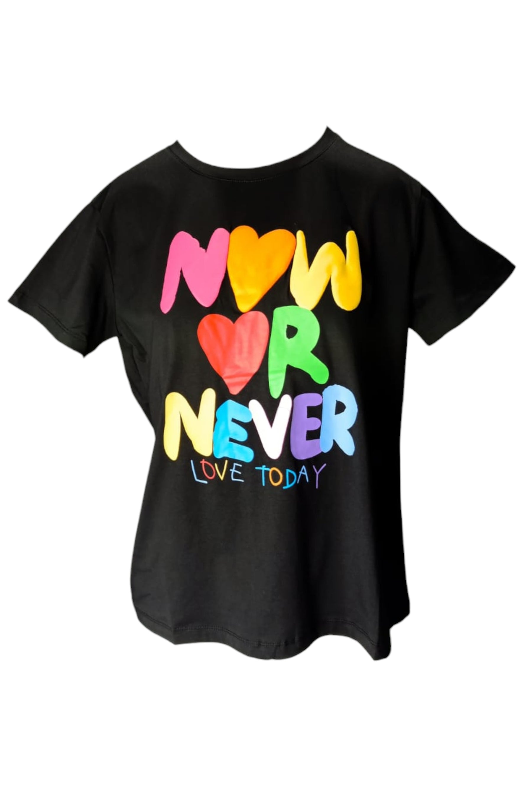 Tricou negru cu imprimeu colorat „Now or Never – Love Today”, model casual — All Above Boutique.