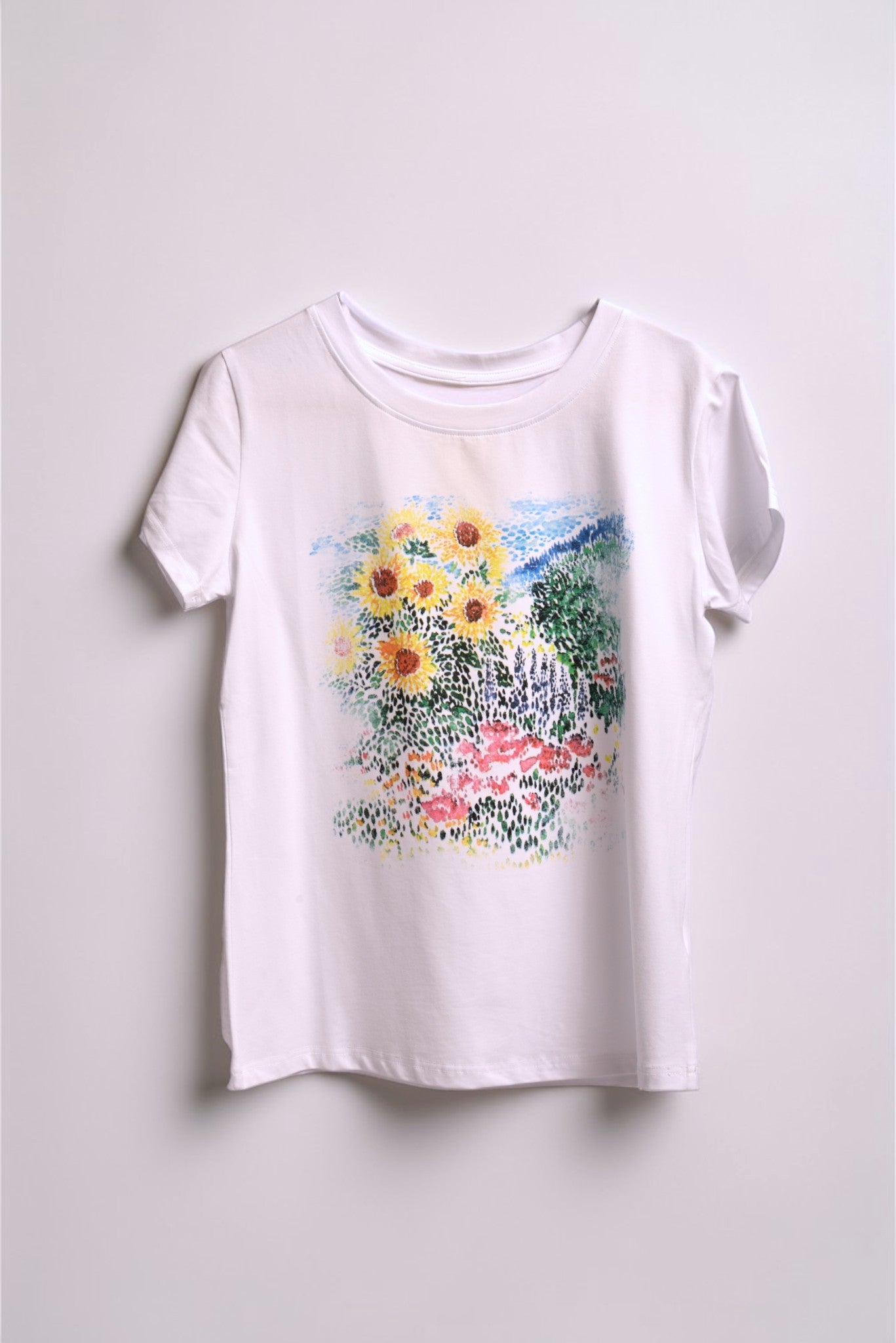 Tricou alb damă cu print artistic Floarea Soarelui, vedere din față