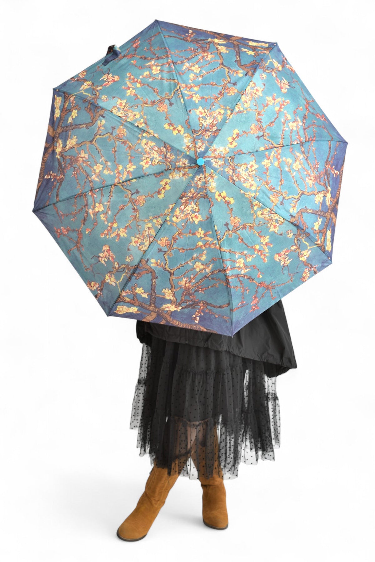 Detaliu al imprimeului floral Van Gogh „Migdal Înflorit”, cu ramuri delicate și flori pastelate.