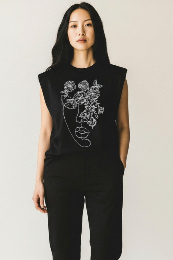 Vestă neagră cu broderie albă artistică în formă de chip feminin și flori, vedere frontală.