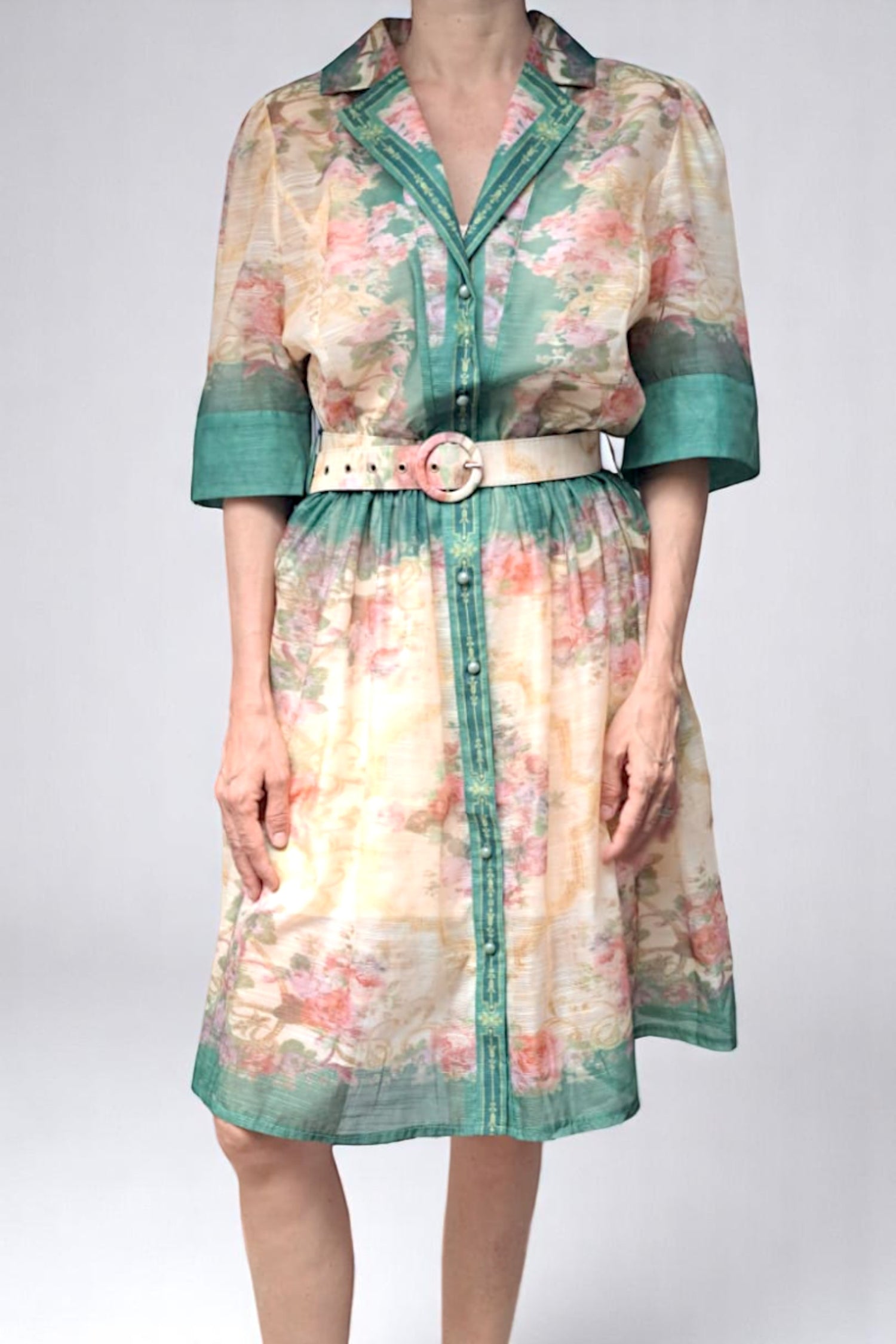Rochie Florală  – Croială Vintage Cu Curea