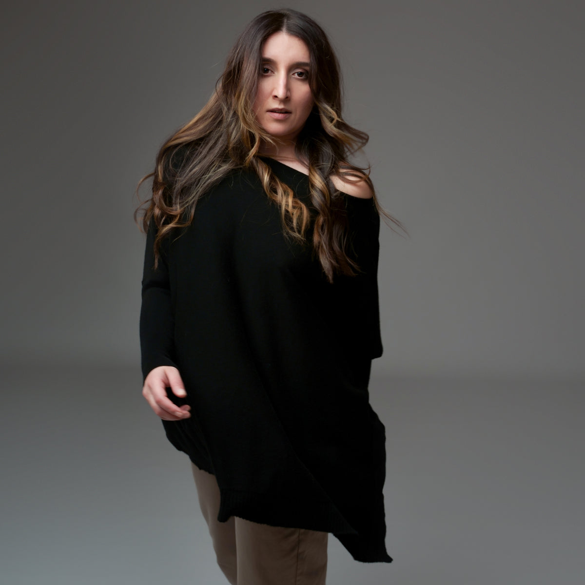 Bluză oversize din tricot cu decolteu bărcuță și mâneci mulate - All Above Boutique