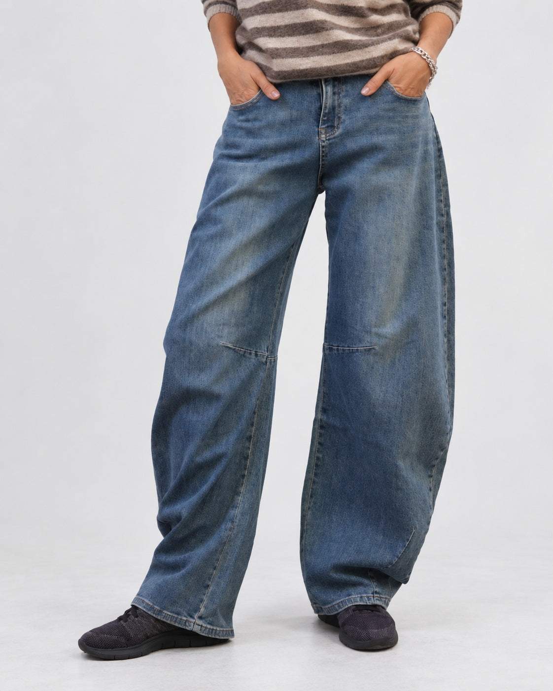Jeans cu croi barrel, prespălați, vedere din față