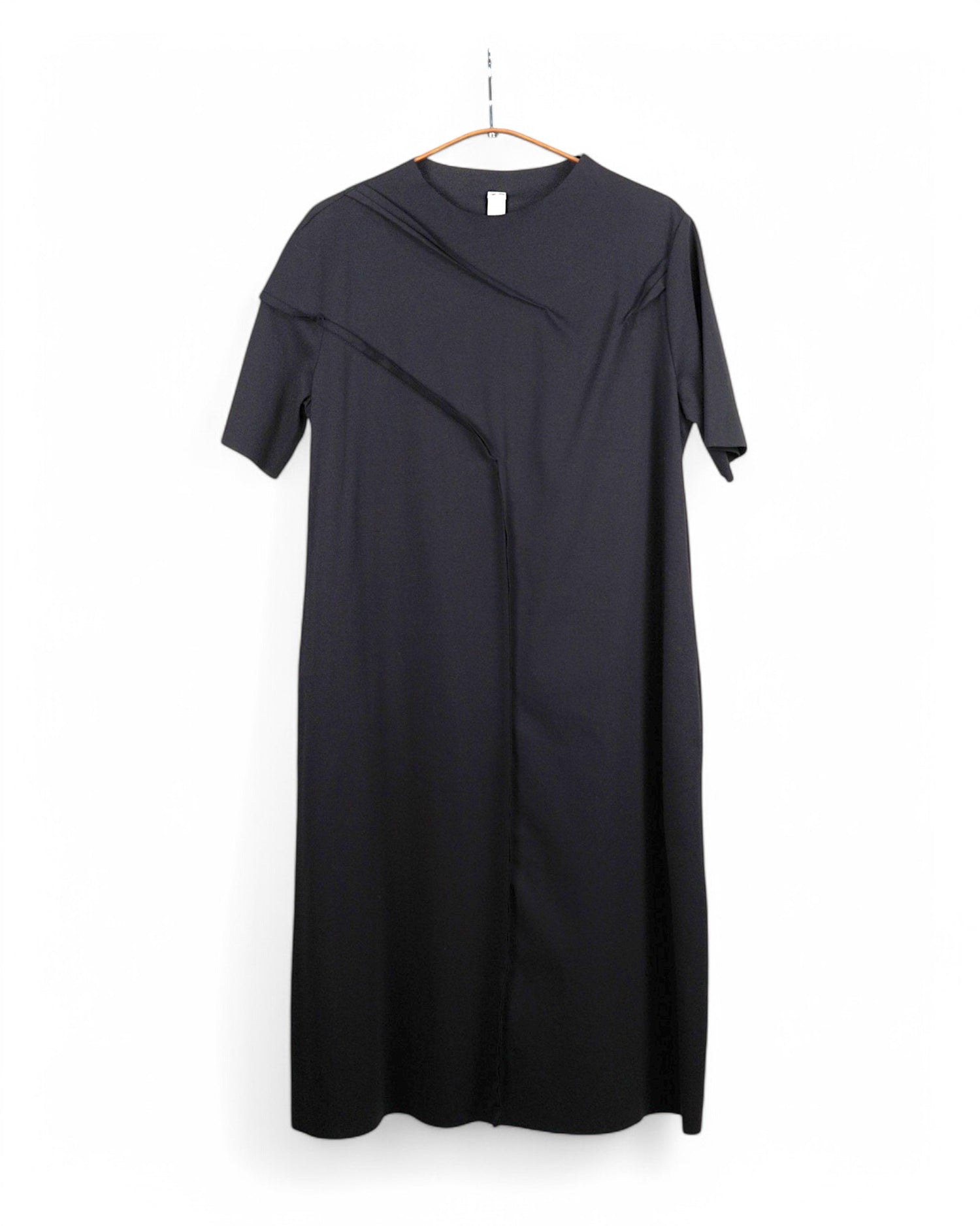 Rochie Midi cu Cusături Aparente – Design Modern și Croială Lejeră