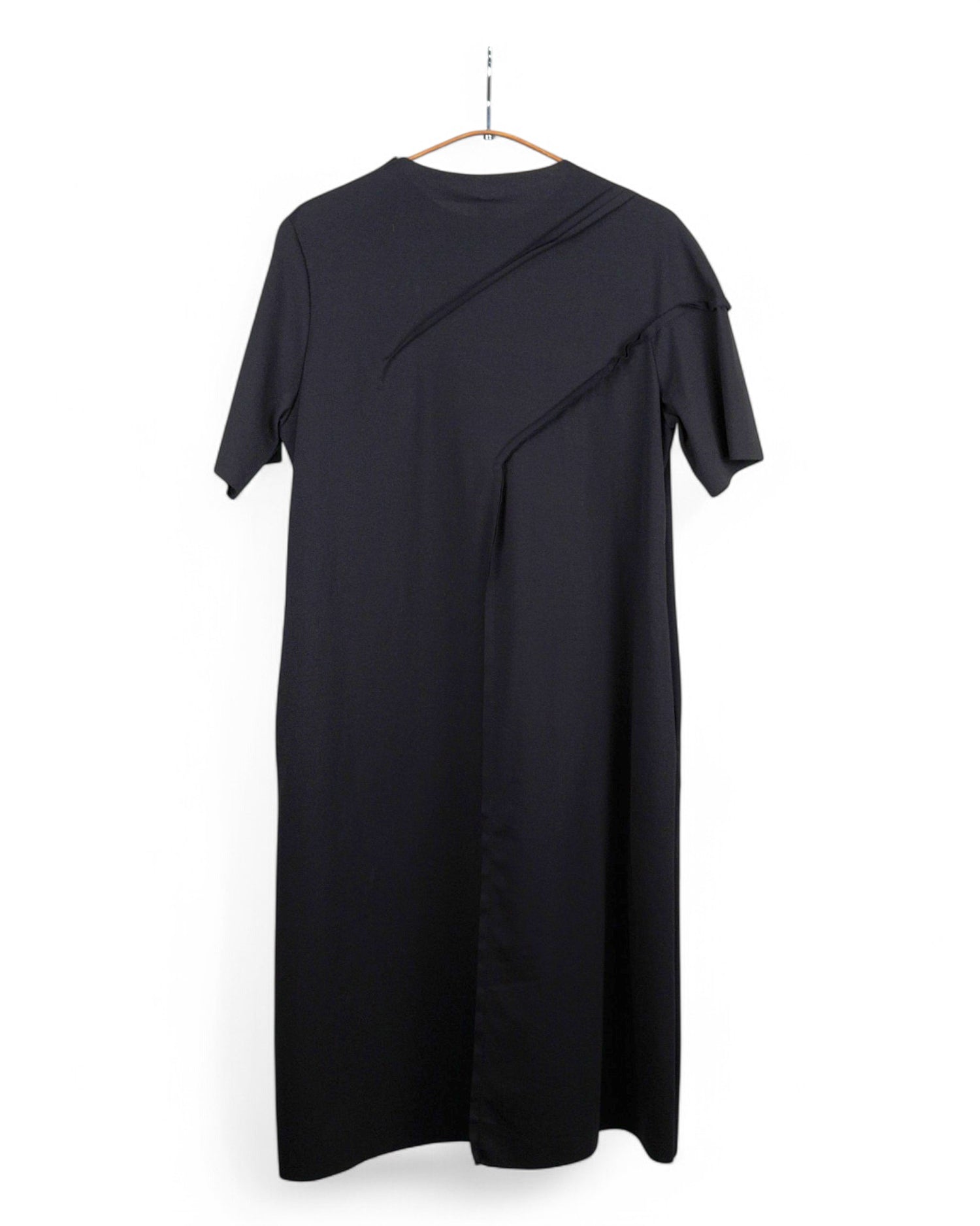 Rochie Midi cu Cusături Aparente – Design Modern și Croială Lejeră
