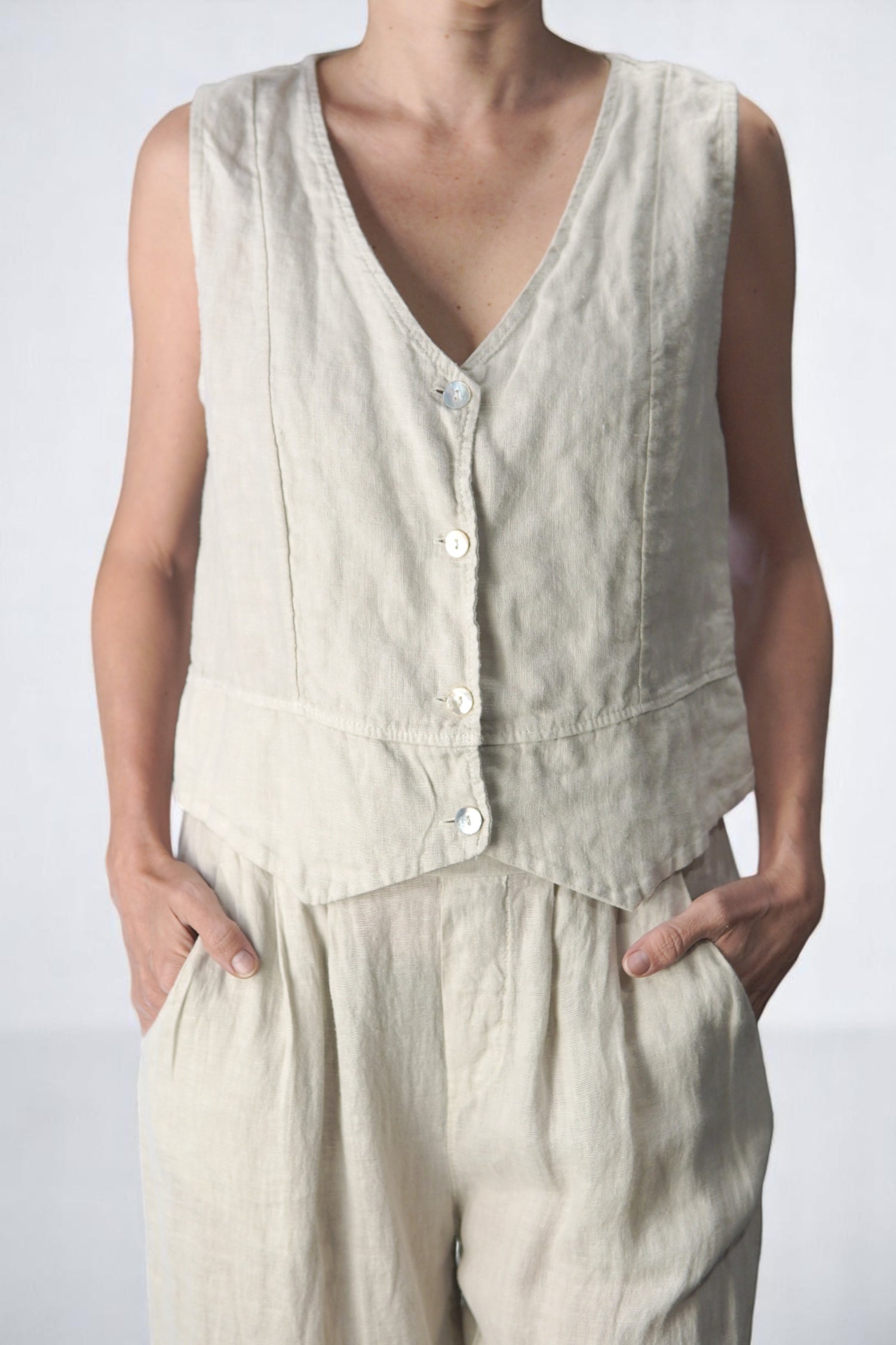 Compleu Din In Cu Vestă Și Pantaloni – Design Lejer, Natural