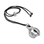 Colier handmade cu pandantiv argintiu în formă de buburuză, realizat din aluminiu reciclat, pe șnur negru ajustabil – bijuterie originală și prietenoasă cu mediul.