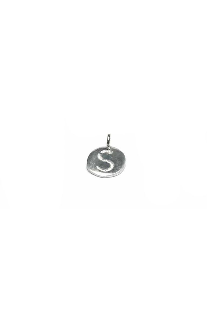 Pandant Handmade din Aluminiu Reciclat, Personalizat cu Literă