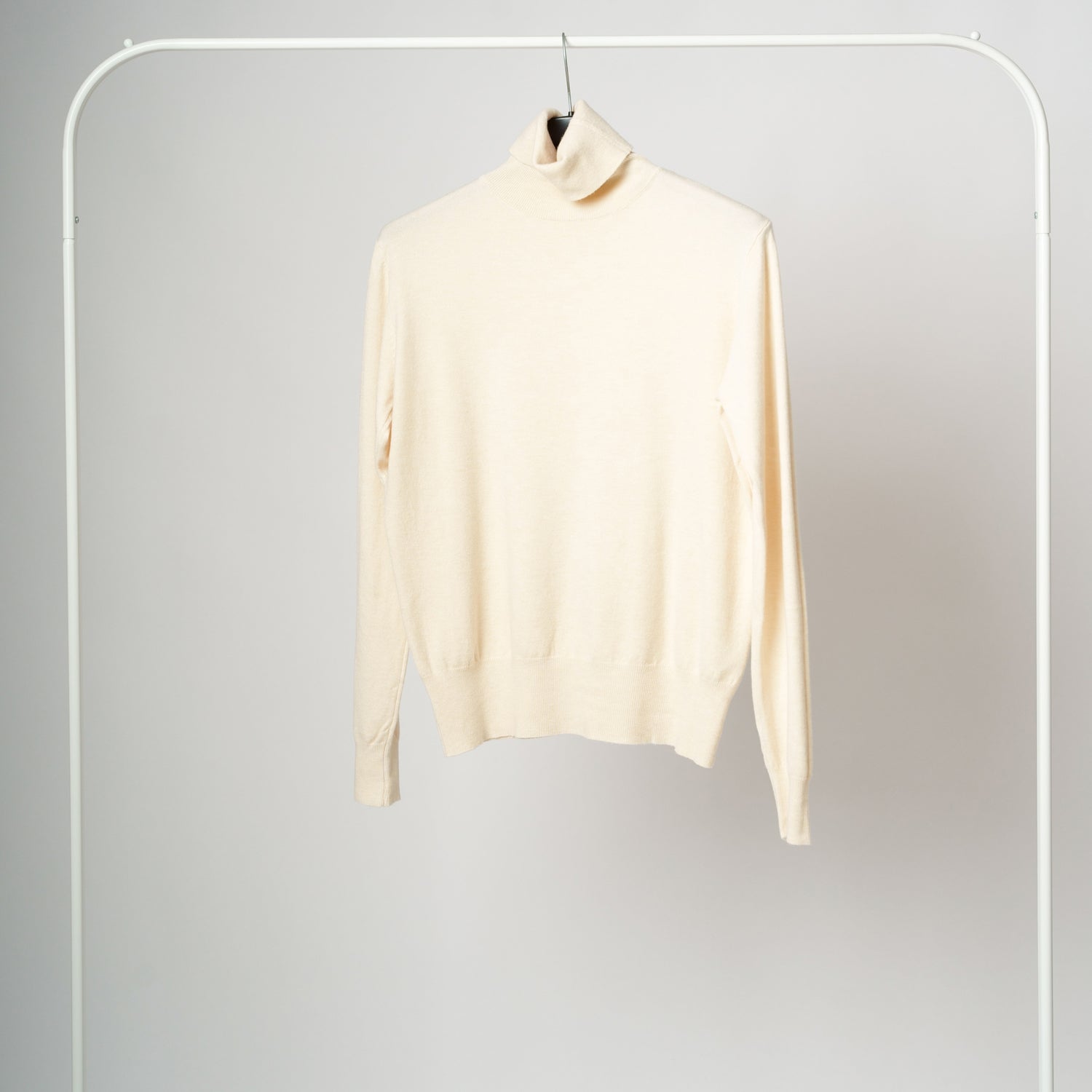 Maletă Camel Din Tricot Cu Guler Înalt