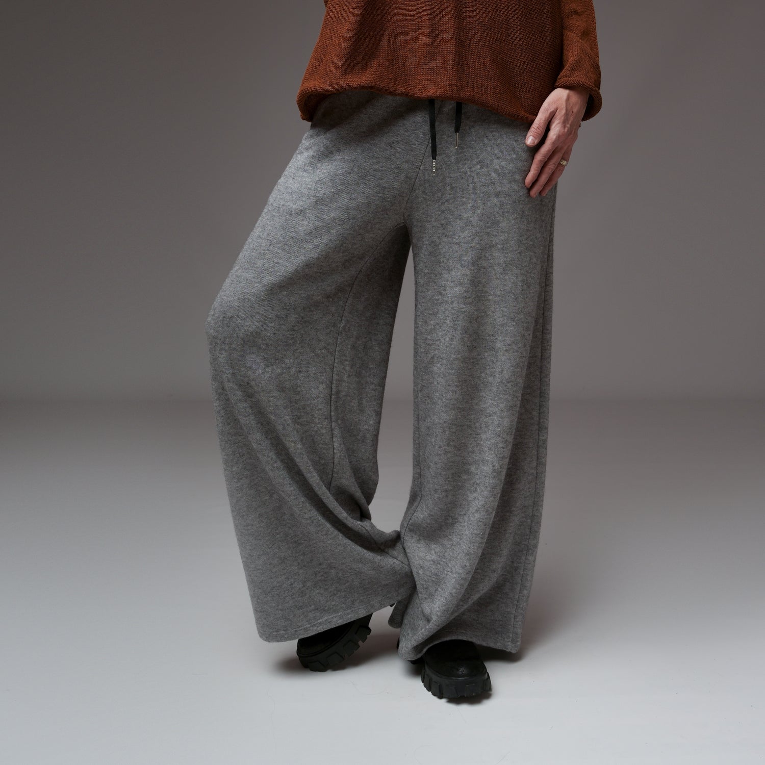 Pantaloni Soft Wide Leg Din Tricot Moale