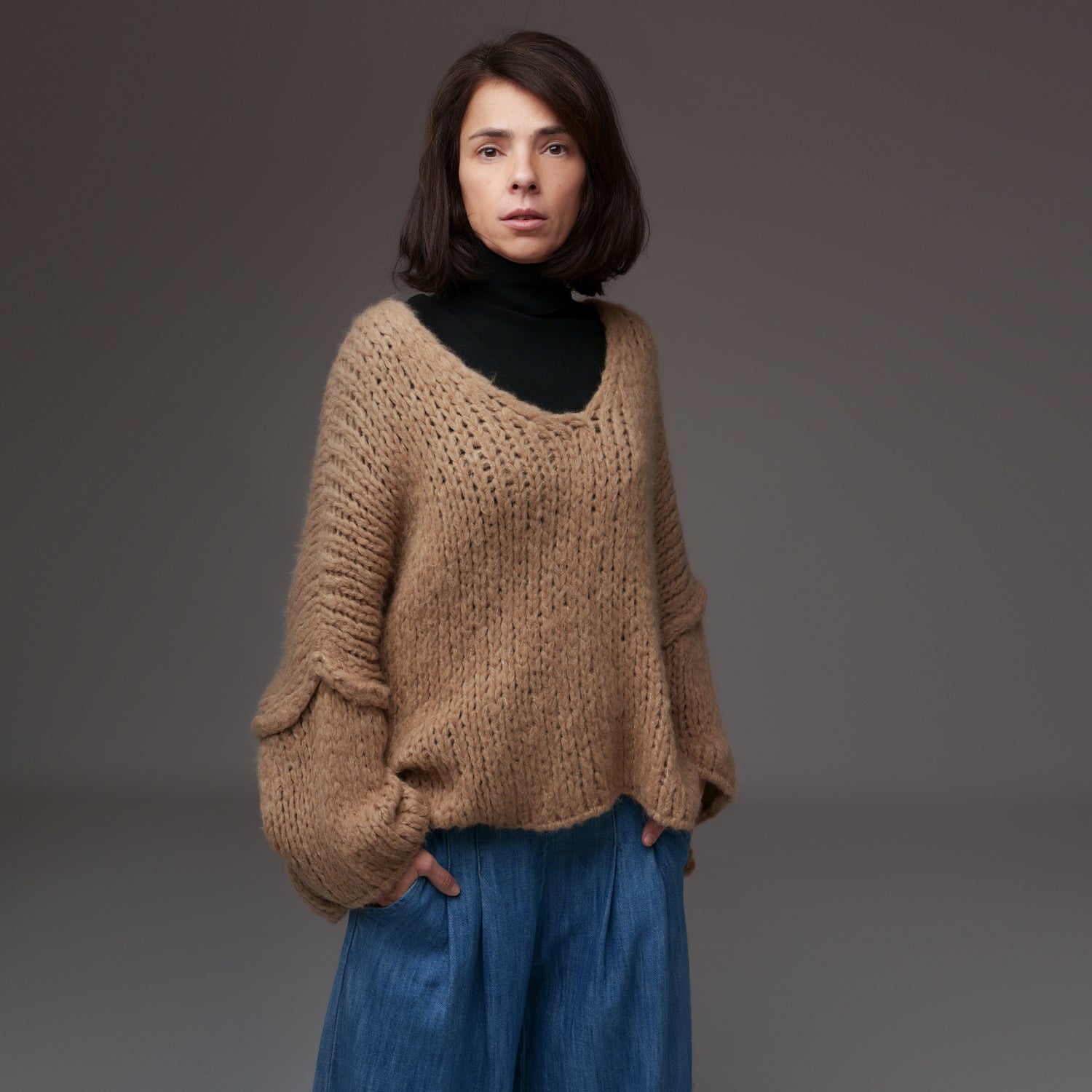 Pulover Croșetat Oversize cu Ochiuri Largi și Decolteu V