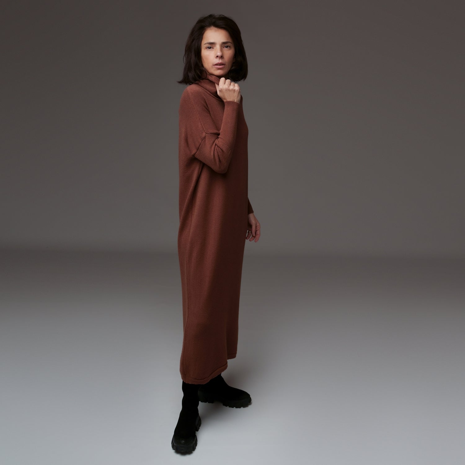 Rochie Lungă Din Tricot Cu Umeri Căzuți