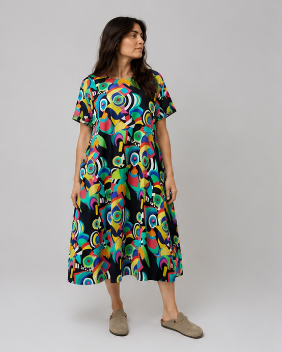 Rochie din bumbac cu imprimeu multicolor, detaliu material și culori vibrante — All Above Boutique.