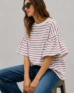 Tricou larg cu mâneci bufante și dungi fine, cădere naturală pe corp — All Above Boutique.