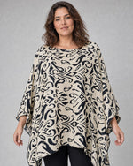 Bluză oversize tip poncho cu imprimeu paisley negru pe crem, purtată pe model, vedere din față, All Above Boutique