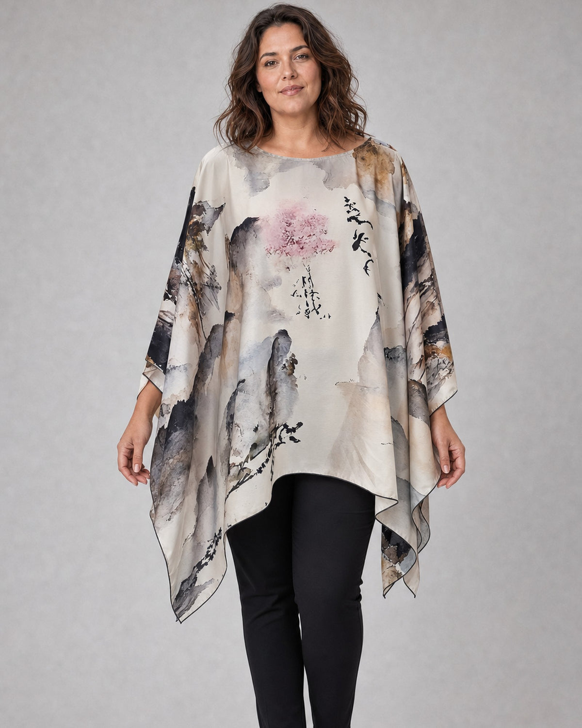 Bluză oversize tip poncho cu print peisaj în acuarelă, purtată pe model, vedere din față, All Above Boutique