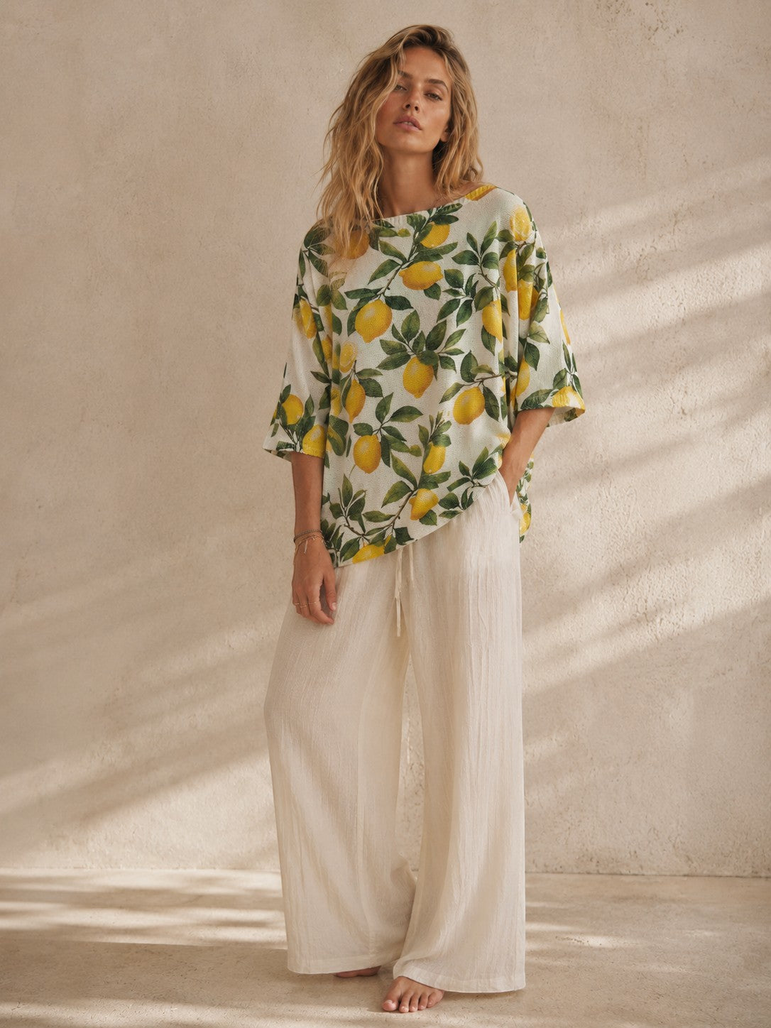 Bluză damă vaporoasă cu imprimeu floral și croială elegantă