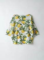 Bluză florală colorată cu design lejer și stil feminin modern