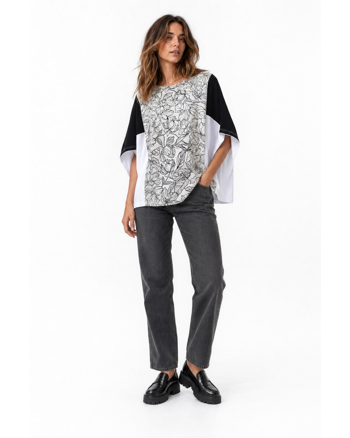Bluză fluture oversize cu inserții combinate și flori, vedere din trei sferturi - All Above Boutique