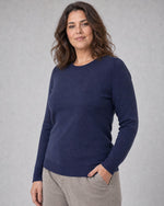 Bluză tricotată la baza gâtului din lână și cașmir, bleumarin, purtată pe model L/XL, All Above Boutique