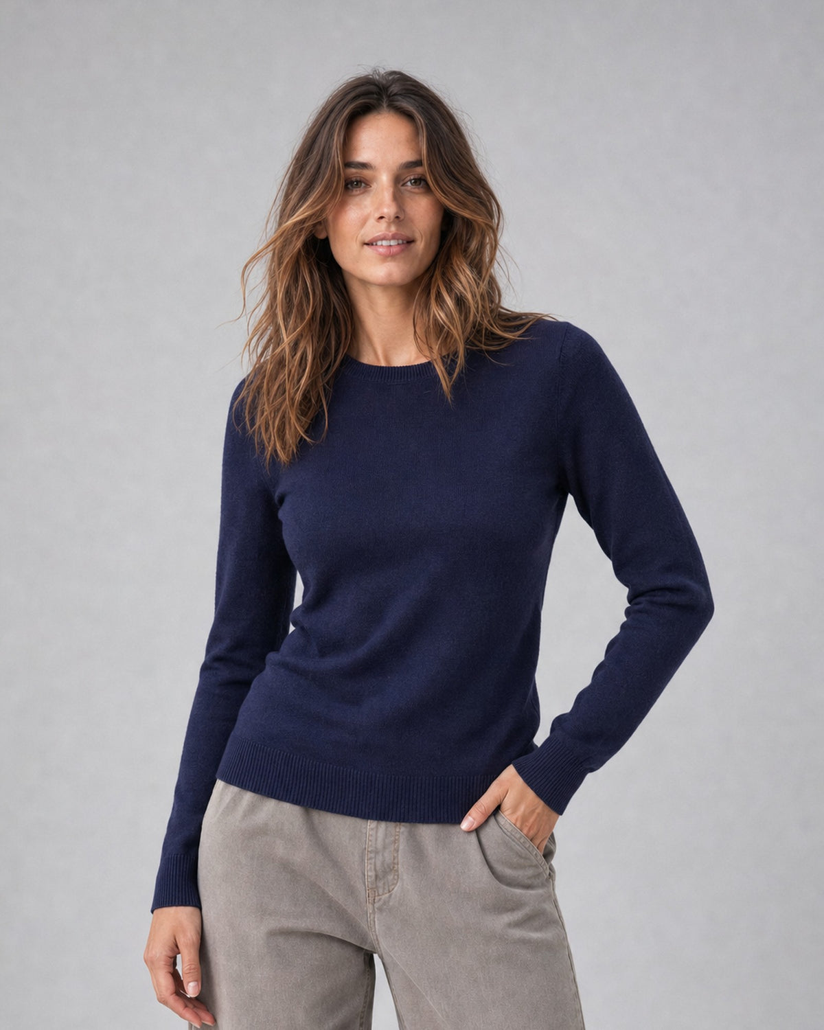 Bluză tricotată fin cu cașmir și lână, guler rotund, culoare bleumarin - All Above Boutique