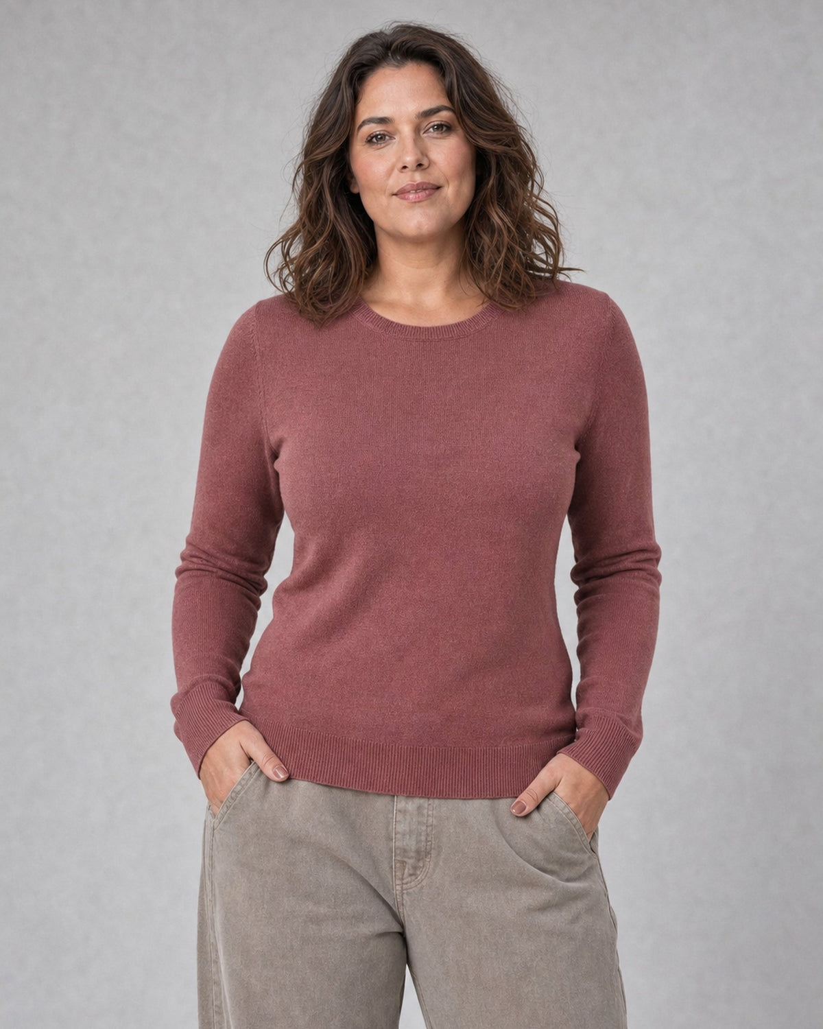 Bluză tricotată la baza gâtului din lână și cașmir, cărămiziu, purtată pe model L/XL, All Above Boutique