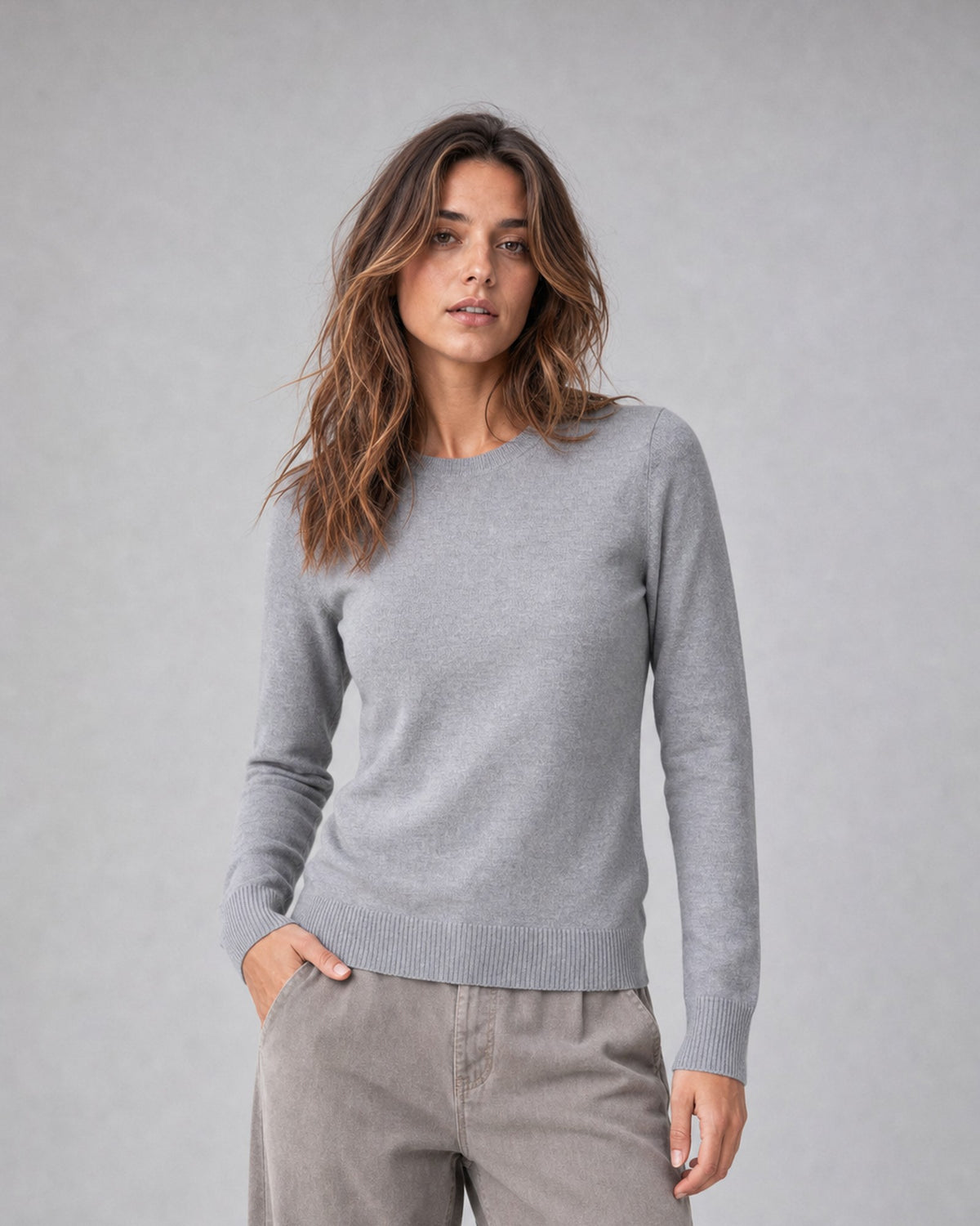Bluză tricotată fin cu cașmir și lână, guler rotund, culoare gri - All Above Boutique