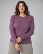 Bluză tricotată la baza gâtului din lână și cașmir, violet, purtată pe model L/XL, All Above Boutique
