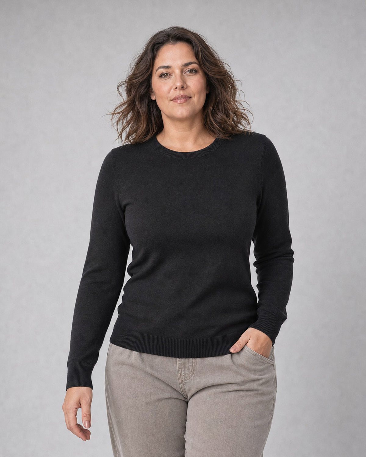 Bluză tricotată la baza gâtului din lână și cașmir, negru, purtată pe model L/XL, All Above Boutique
