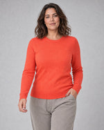 Bluză tricotată la baza gâtului din lână și cașmir, portocaliu aprins, purtată pe model L/XL, All Above Boutique