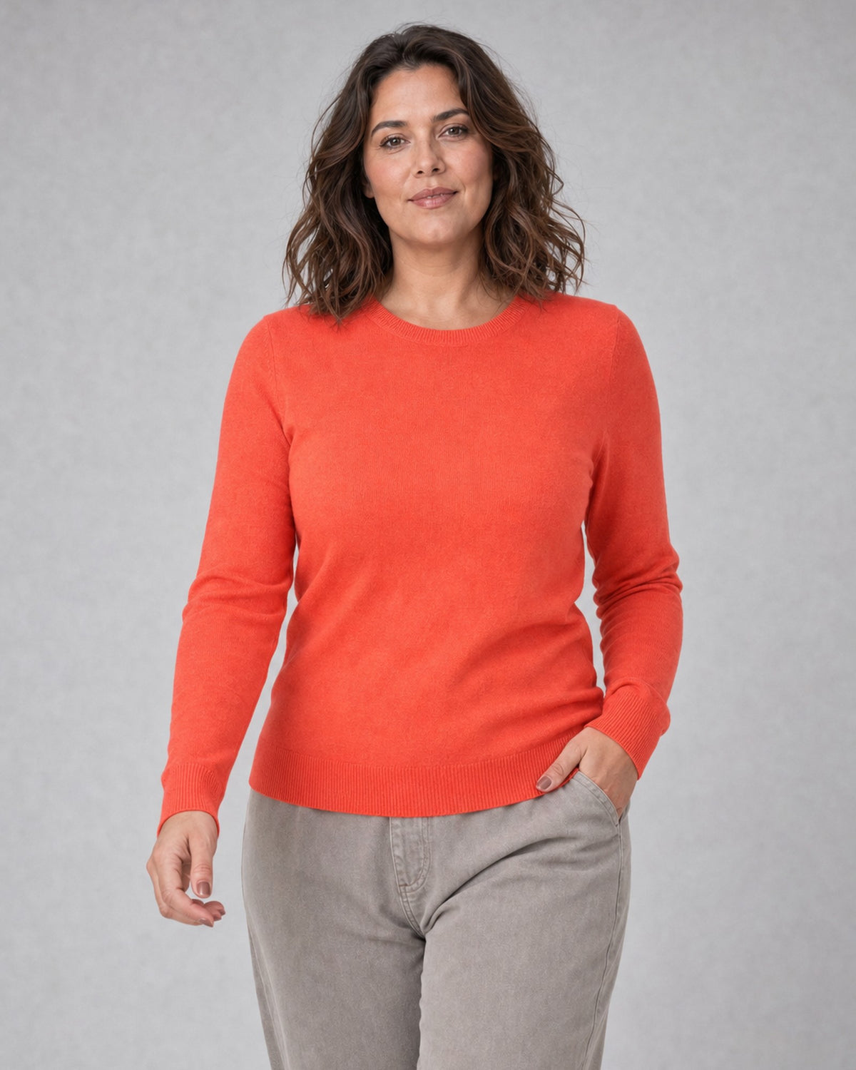 Bluză tricotată la baza gâtului din lână și cașmir, portocaliu aprins, purtată pe model L/XL, All Above Boutique