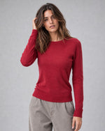 Bluză tricotată fin cu cașmir și lână, guler rotund, culoare roșu - All Above Boutique