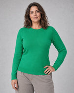 Bluză tricotată la baza gâtului din lână și cașmir, verde, purtată pe model L/XL, All Above Boutique