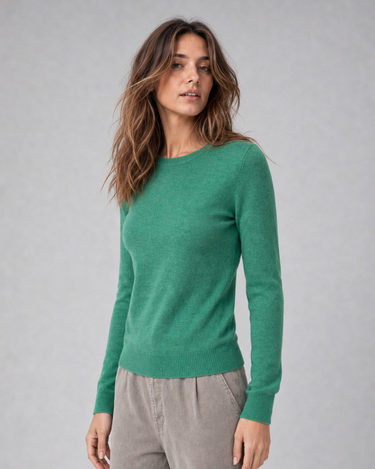Bluză tricotată fin cu cașmir și lână, guler rotund, culoare verde smarald - All Above Boutique