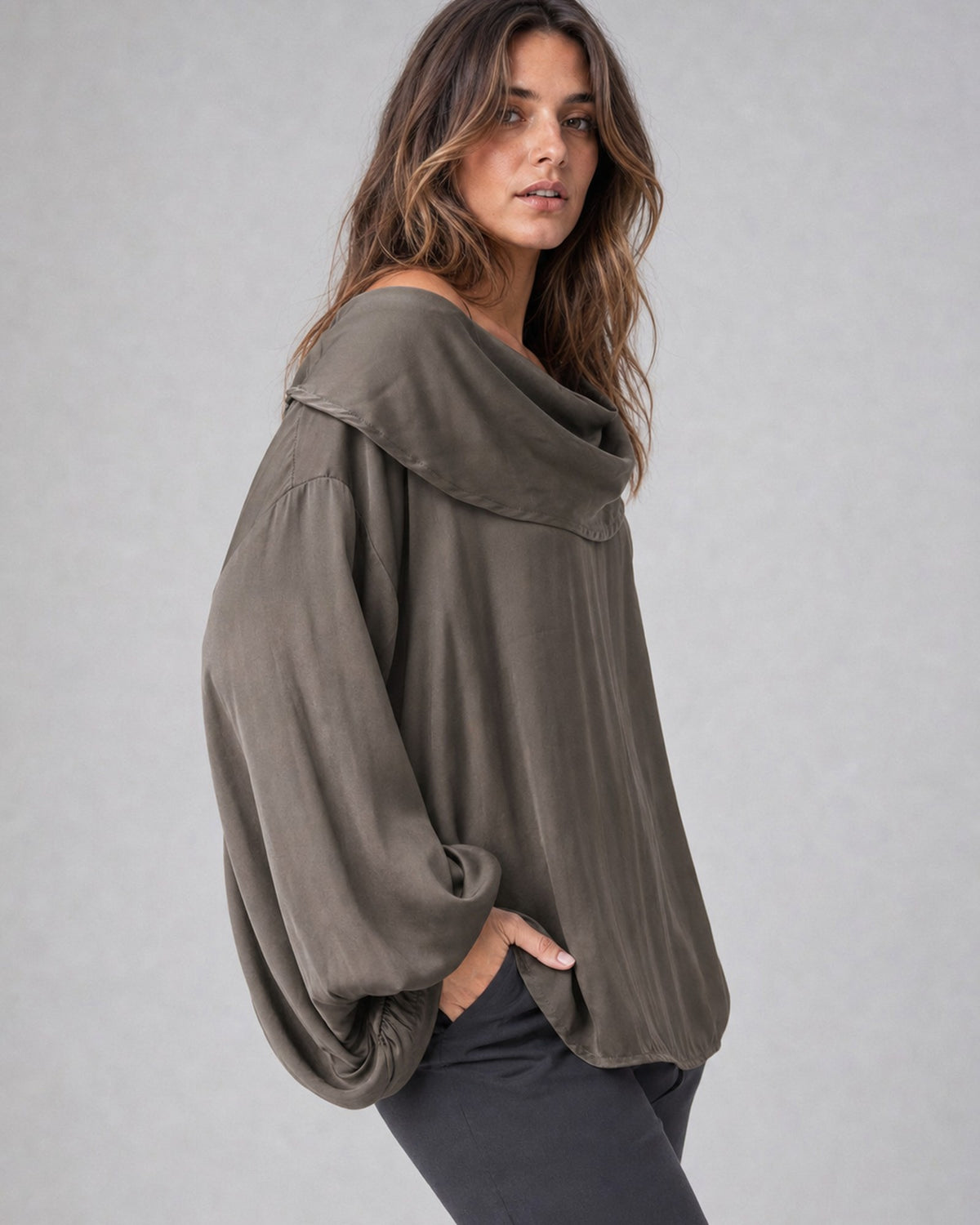 Bluză oversize din satin cu guler drapat, culoare gri - All Above Boutique