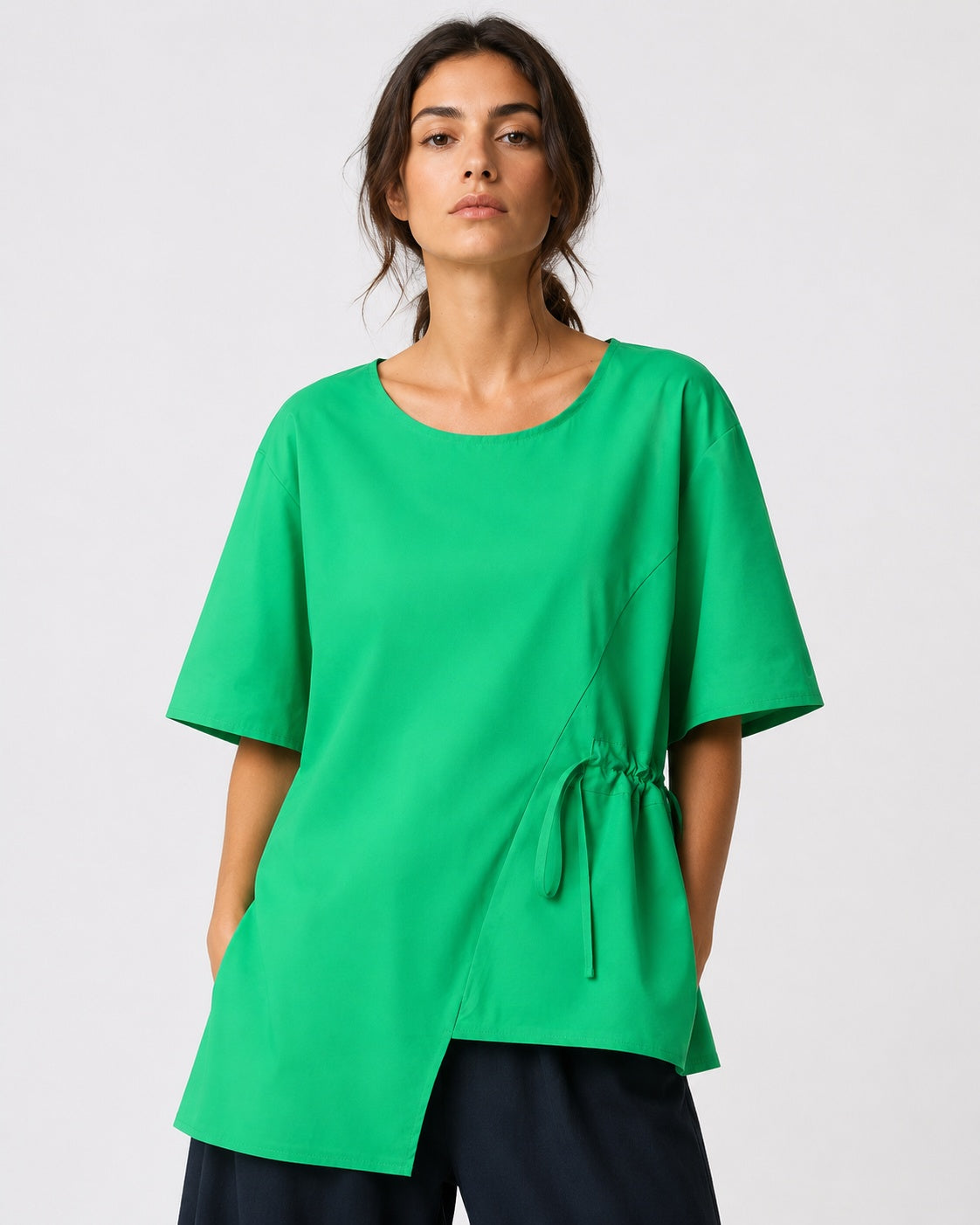 Bluză din poplin cu șiret pe talie și mânecă scurtă, nuanța verde, vedere din față, All Above Boutique.