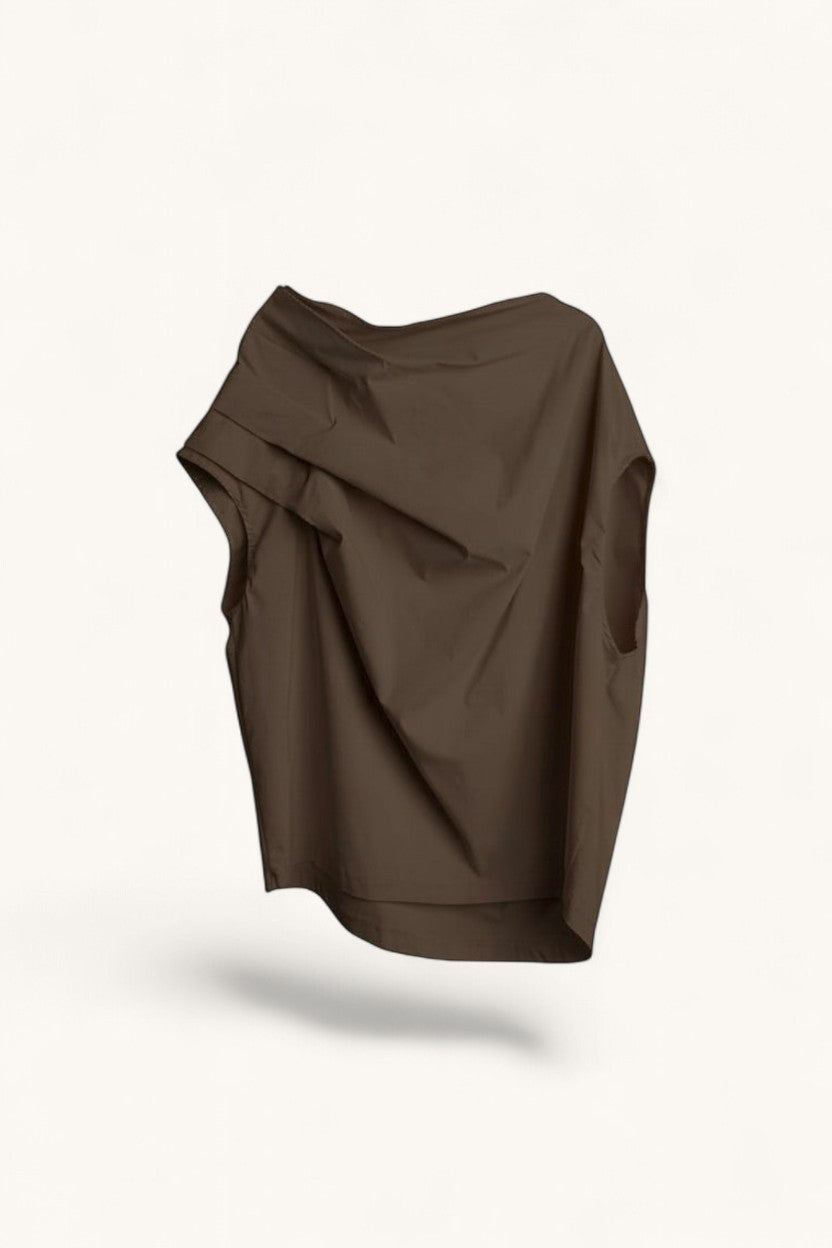 Bluză asimetrică maro cu design elegant și lejer