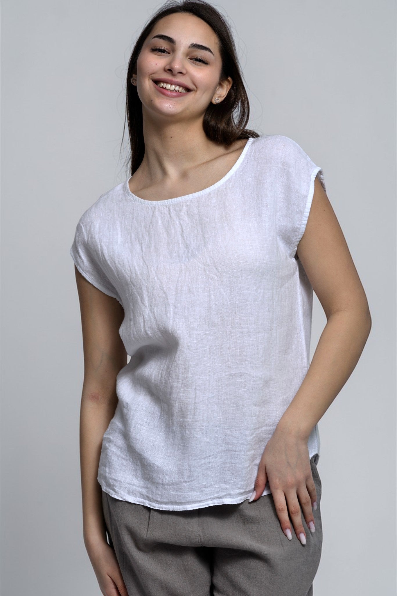 Bluză albă simplă din in, vedere din față