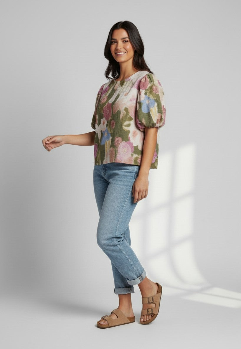 Bluză florală styling modern cu ținută relaxată