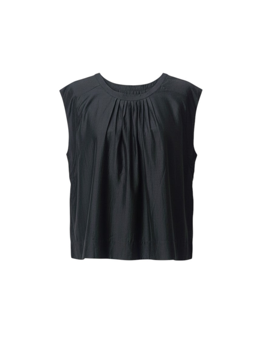 Bluză satinată neagră fără mâneci, cu pliuri la baza gulerului