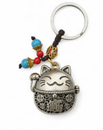 Breloc Maneki Neko argintiu cu mărgele turcoaz, vedere din față, All Above Boutique